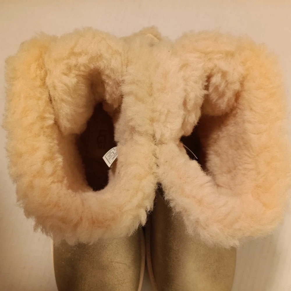 UGG Mini Bailey Bow II Metallic Women 6 Gold Shimmer Sheepskin Boot 1112090